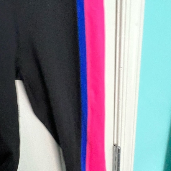 Zella Capris, size 8-10, good condition - Picture 4 of 6